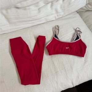Set Active red and navy layered activewear set